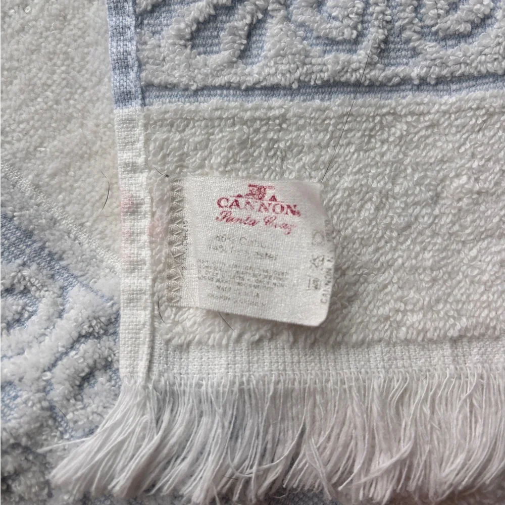 Vintage Cannon Monticello Hand Towel Santa Cruz White Sculpted 26x15